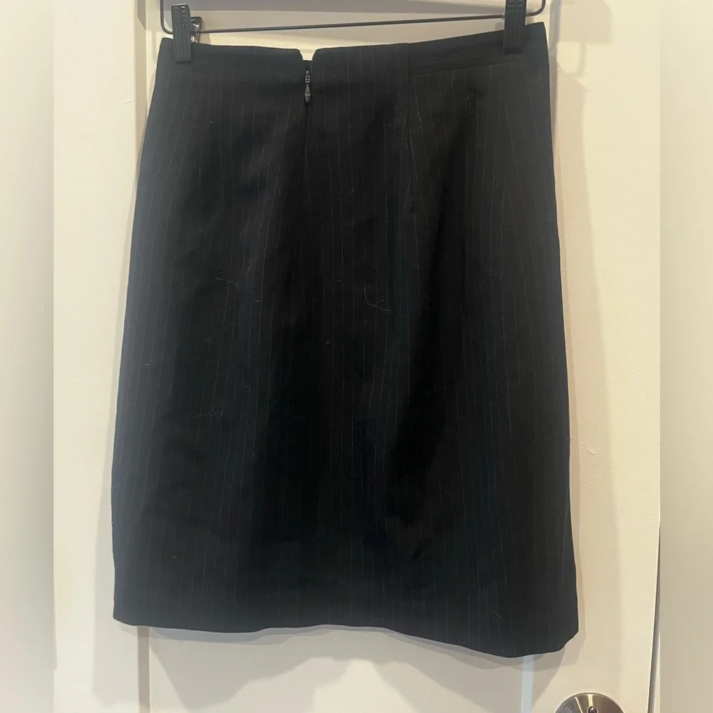 Ann Taylor Vintage Classic Black Pinstripe Pencil Skirt (Size 6)
